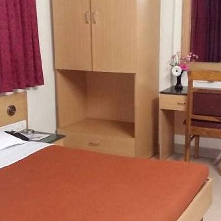 Hotel Sheetal Palace Πούνε Εξωτερικό φωτογραφία